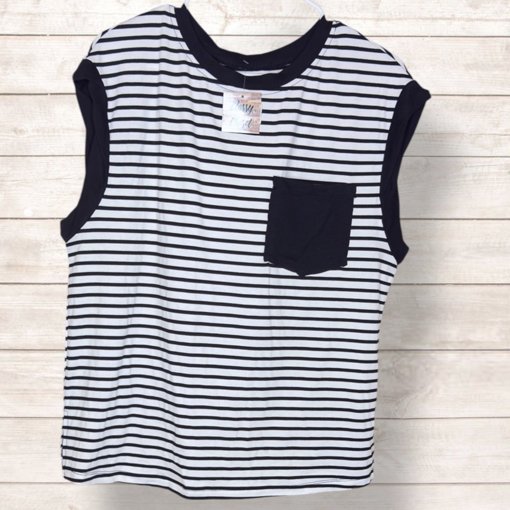 🌺NWT-CLASSY CLOSET BLACK STRIPED CREW NECK TEE